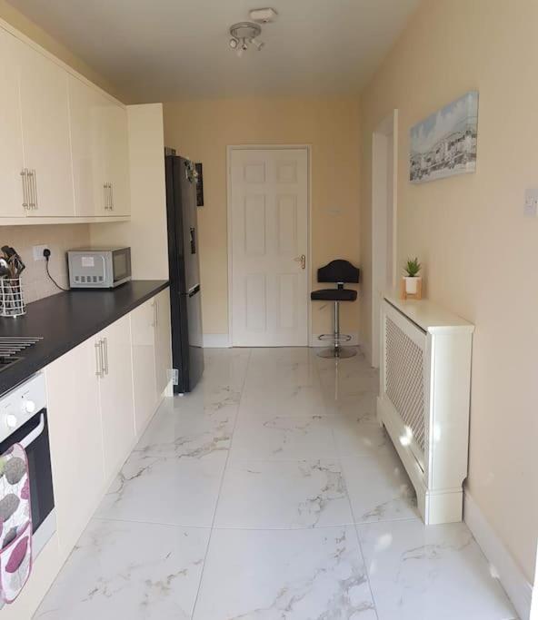 3 Bedroom 3 Bathroom House, Dublin Lucan Exteriör bild