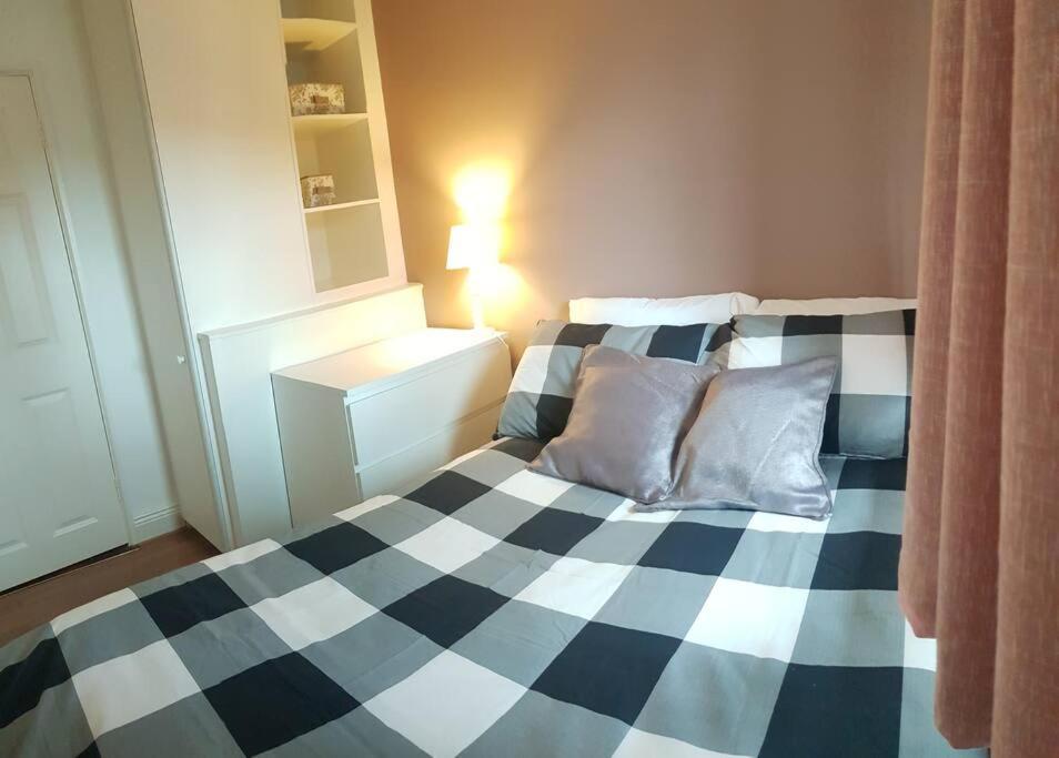 3 Bedroom 3 Bathroom House, Dublin Lucan Exteriör bild