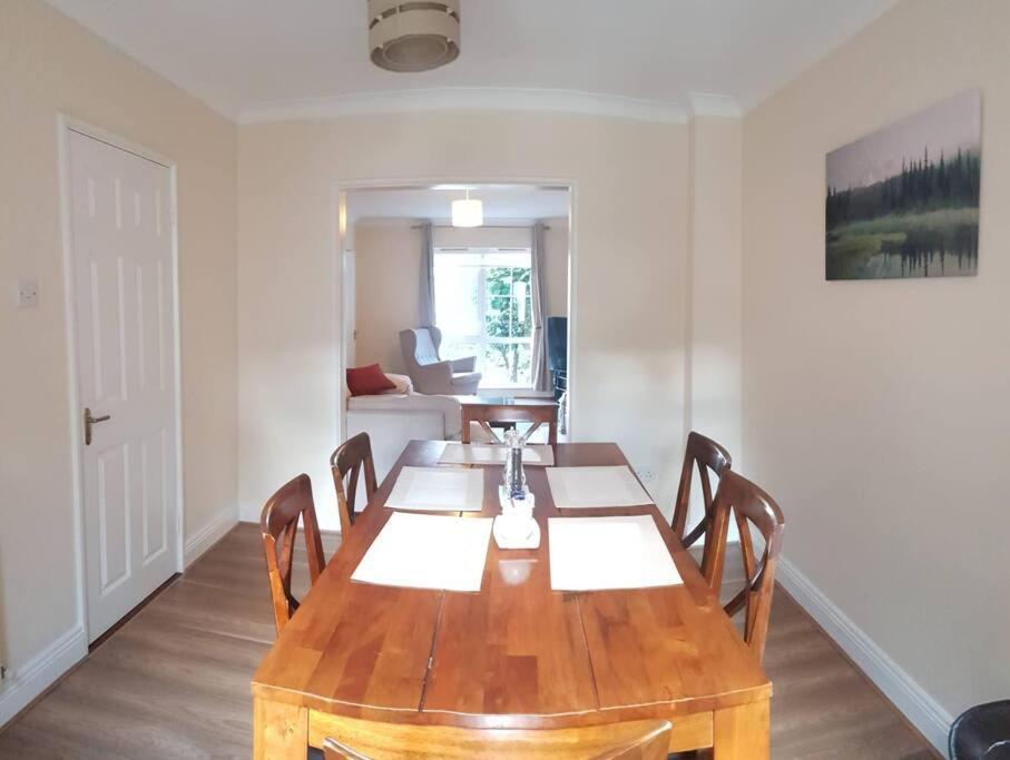 3 Bedroom 3 Bathroom House, Dublin Lucan Exteriör bild