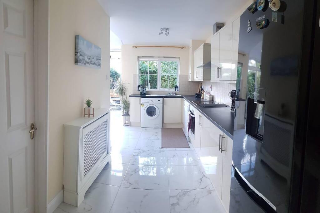 3 Bedroom 3 Bathroom House, Dublin Lucan Exteriör bild